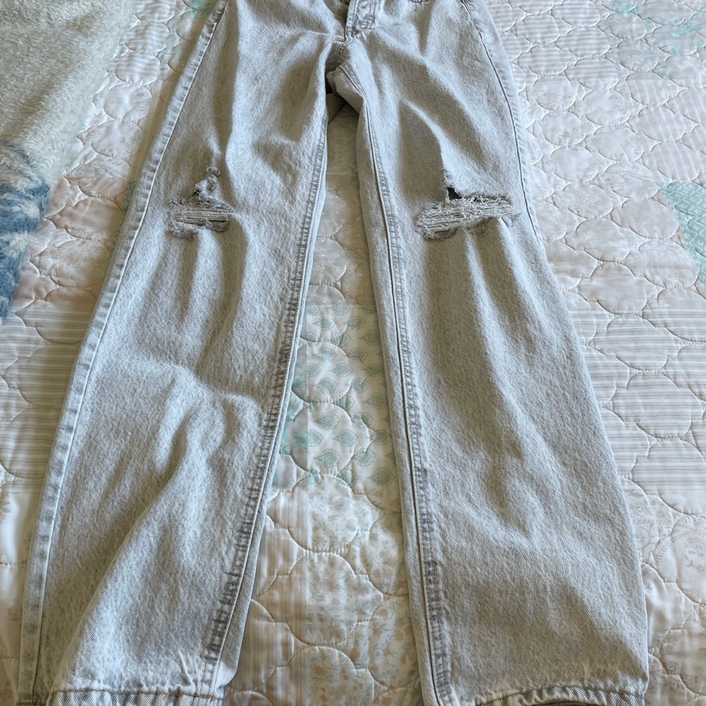 wild fable Light Wash Straight Leg Jeans with Knee Rips